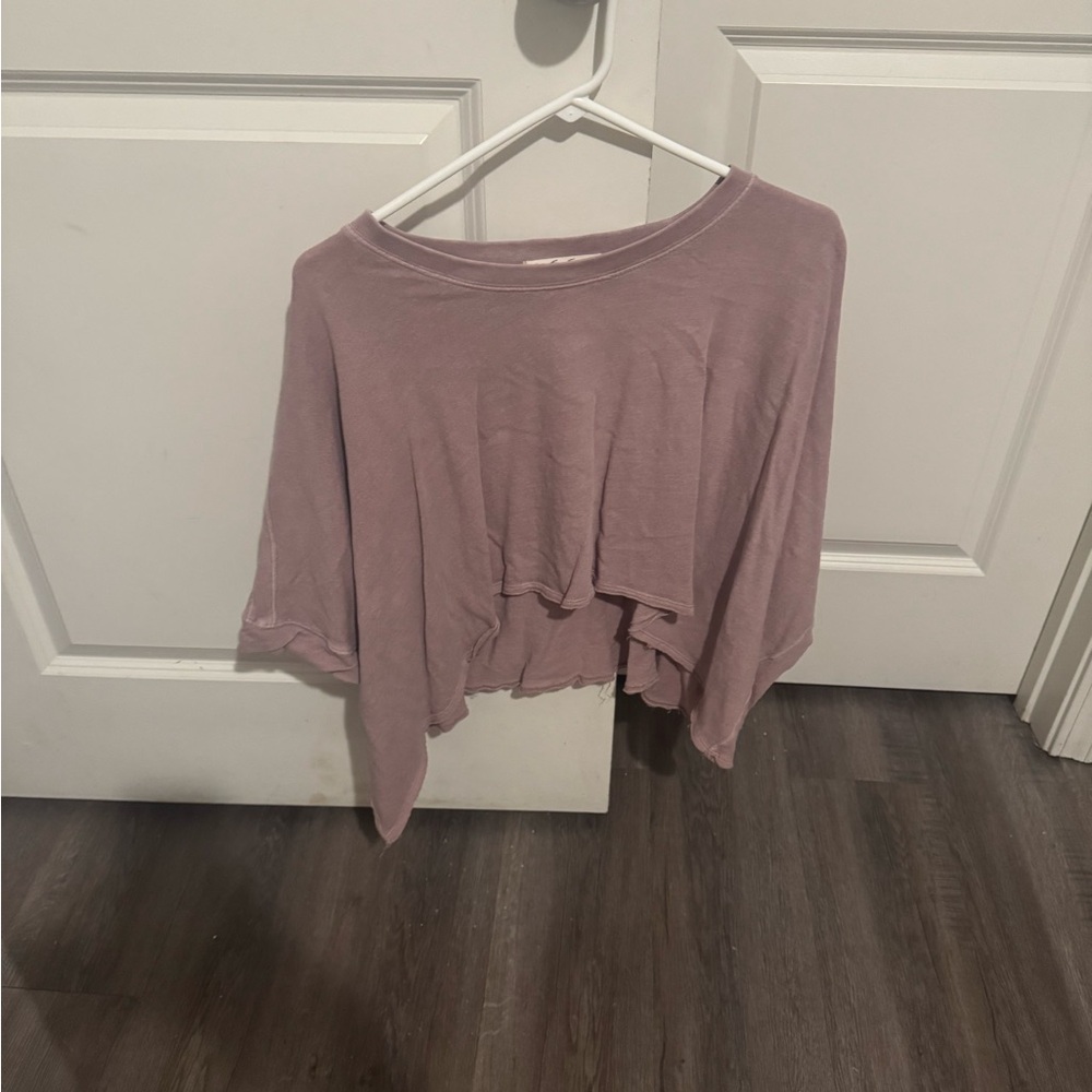 Cropped tshirt.